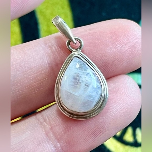 Dreamy Vintage Sterling Silver Moonstone Teardrop Pendant - Picture 4 of 5